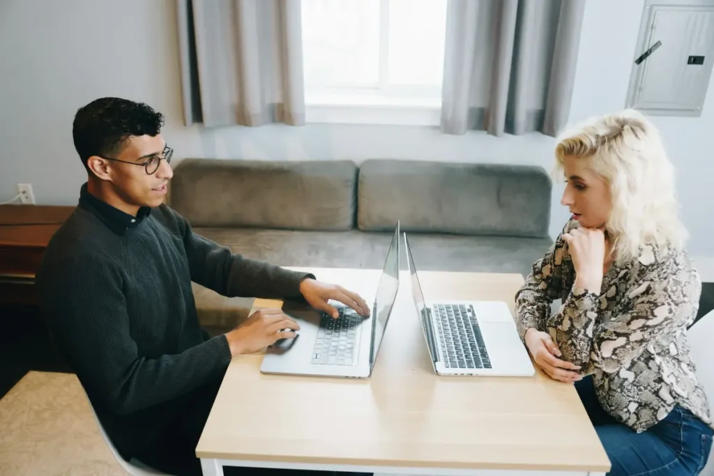 Contoh Penggunaan Sales Tools dan Aplikasi CRM
