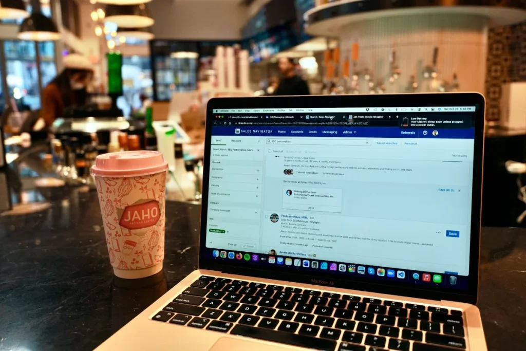 Strategi konten LinkedIn untuk dapatkan B2B leads