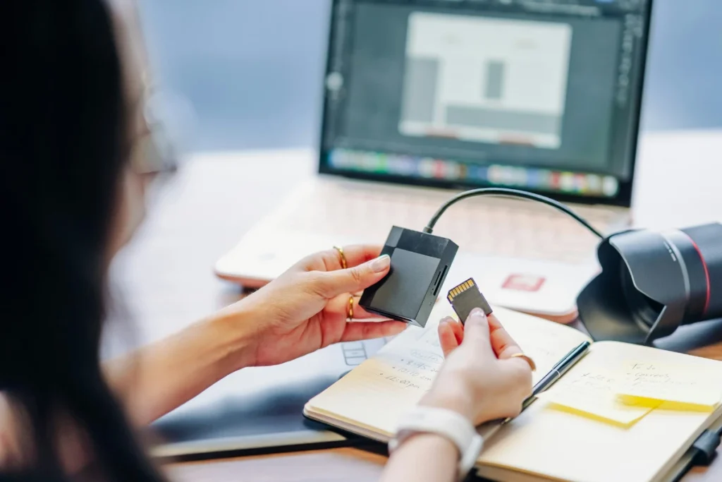 Tips dan Cara Menjaga Keamanan Data Pelanggan - Lakukan Backup Data Secara Berkala