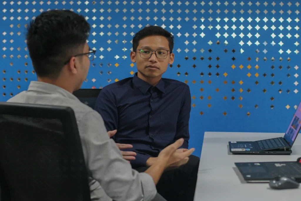 Sedikit Tips Buat Customer Service Saat Menangani Komplain (Versi CRM.id)