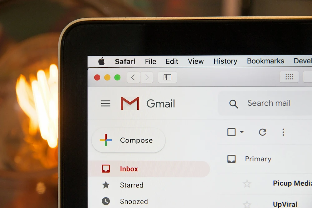 Membuat Subject Email yang Hooked (Memantik Penasaran)